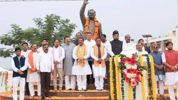 ପୂର୍ବତନ ପ୍ରଧାନମନ୍ତ୍ରୀ ଭାରତରତ୍ନ ଅଟଳବିହାରୀ ବାଜପେୟୀଙ୍କ ବିଶାଳ ବ୍ରୋଞ୍ଜ ପ୍ରତିମୂର୍ତ୍ତି ଉନ୍ମୋଚିତ