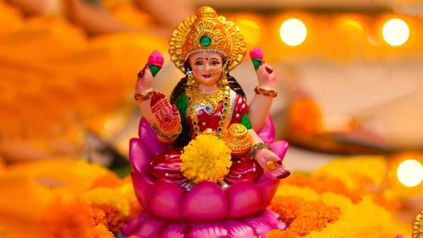 ଏପରି କରନ୍ତୁ ମା' ଲକ୍ଷ୍ମୀଙ୍କ ପୂଜାର୍ଚ୍ଚନା, ହେବ ଧନର ବର୍ଷା