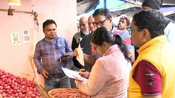 ଆଳୁ ଟପିଲା ୪୦ ଟଙ୍କା: ଟ୍ୱିନ୍ ସିଟିରେ ଯୋଗାଣ ବିଭାଗର ଚଢାଉ, ଗୃହରେ ସରକାରଙ୍କୁ ଘେରିଲେ ବିରୋଧୀ