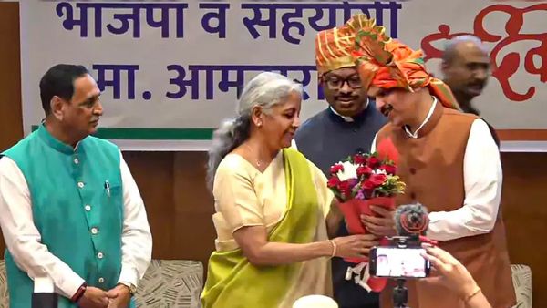 ମୋଦିଙ୍କୁ ଧନ୍ୟବାଦ୍ ଦେଲେ ଦେବେନ୍ଦ୍ର ଫଡନାଭିସ, ମୁଖ୍ୟମନ୍ତ୍ରୀ ଭାବେ କାଲି ନେବେ ଶପଥ