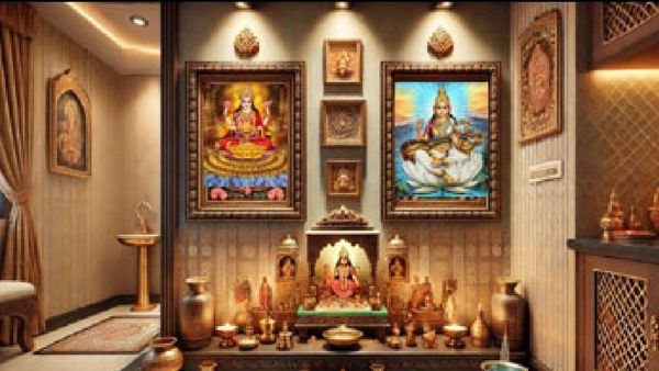 ଘରେ ସୁଖ ଓ ଶାନ୍ତି ପାଇଁ ପୂଜା ଘରେ ରଖନ୍ତୁ ଏହି ଦୁଇଟି ଜିନିଷ, ନଚେତ୍ ମାଡ଼ି ଆସିବ ବିପଦ