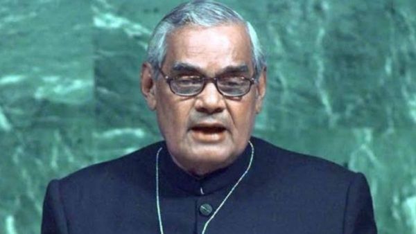Atal Bihari Vajpayee: ଯାହାଙ୍କ ପ୍ରଶଂସା କରି ରହି ପାରୁ ନଥିଲେ ବିରୋଧୀ, ସଂସଦରେ ପିଠି ଥାପୁଡାଇ ଥିଲେ ନେହେରୁ