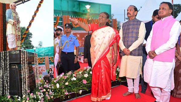 ରଘୁନାଥ ମୁର୍ମୁଙ୍କ ପ୍ରତିମୂର୍ତ୍ତି ଉନ୍ମୋଚନ କଲେ ରାଷ୍ଟ୍ରପତି