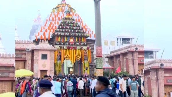 ନୂଆବର୍ଷ ପାଇଁ ଶ୍ରୀମନ୍ଦିରରେ ପ୍ରବଳ ଭିଡ଼: ରାତି ସାରା ଚାଲିଛି ମହାପ୍ରଭୁଙ୍କ ଦର୍ଶନ