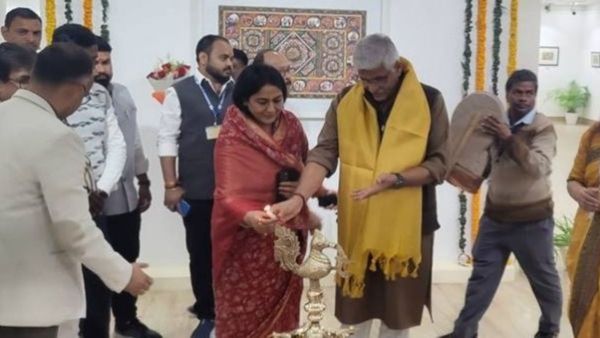 ମହାକୁମ୍ଭ ୨୦୨୫: ଆହ୍ଲାବାଦ ସଂଗ୍ରହାଳୟରେ ଭାଗବତ ପ୍ରଦର୍ଶନୀକୁ ଉଦଘାଟନ କଲେ କେନ୍ଦ୍ର ପର୍ଯ୍ୟଟନ ଓ ସଂସ୍କୃତି ମନ୍ତ୍ରୀ