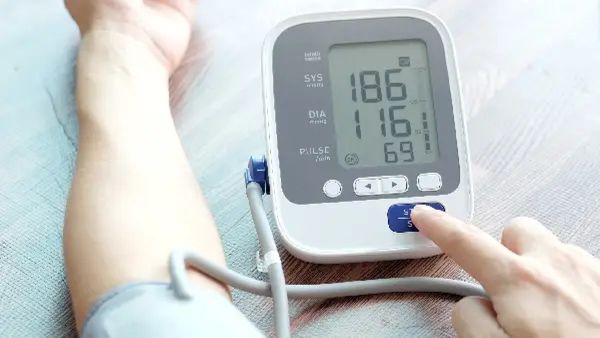 ରାତିରେ ଉଚ୍ଚ ରକ୍ତଚାପ ବା ହାଇ ବିପି'ର ଲକ୍ଷଣ ଅଧିକ ଦେଖାଯାଏ, ଜାଣନ୍ତୁ କାରଣ