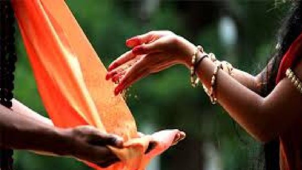 ଭୁଲରେ ଦାନ କରନ୍ତୁ ନାହିଁ ଏହି ଜିନିଷ, ଦେଖା ଦେବ ଆର୍ଥିକ ସମସ୍ୟା