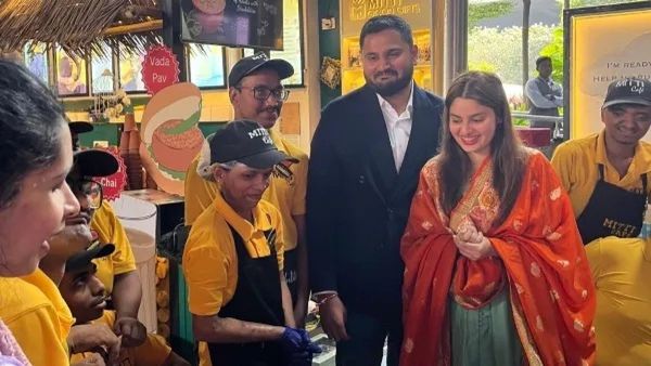 Jeet Adani: ବିବାହ ପୂର୍ବରୁ 'Mitti Cafe'ରେ ଏପରି ଅନ୍ଦାଜ୍'ରେ ନଜର ଆସିଲେ ଜିତ୍ ଅଦାନୀ ଏବଂ ଦିବା ଜୈମିନ ଶାହା