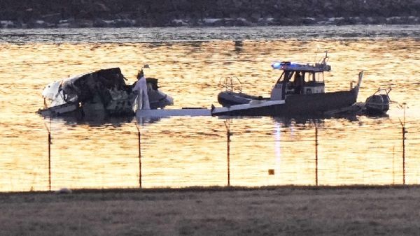 ବିମାନ-ହେଲିକପ୍ଟର ଧକ୍କା-୬୪ ମୃତ !