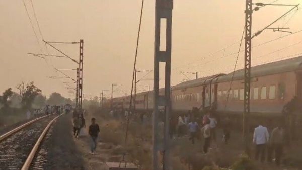 ବଡ଼ ଧରଣର ଟ୍ରେନ୍‌ ଦୁର୍ଘଟଣା: ପୁଷ୍କକ ଏକ୍ସପ୍ରେସର ୮ ଯାତ୍ରୀଙ୍କୁ ଧକ୍କା ଦେଲା କର୍ଣ୍ଣାଟକ ଏକ୍ସପ୍ରେସ୍‌