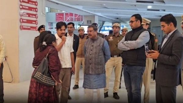 ହସ୍ପିଟାଲରେ ବର୍ଷିୟାନ ଅଭିନେତା ଉତ୍ତମ ମହାନ୍ତିଙ୍କୁ ଭେଟିଲେ କେନ୍ଦ୍ରମନ୍ତ୍ରୀ ଧର୍ମେନ୍ଦ୍ର ପ୍ରଧାନ