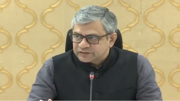 ଦିଲ୍ଲୀ ଦଳାଚକଟା: ଭିଡ ନିୟନ୍ତ୍ରଣ ପାଇଁ ଗଡିଲା ୪ ସ୍ବତନ୍ତ୍ର ଟ୍ରେନ୍