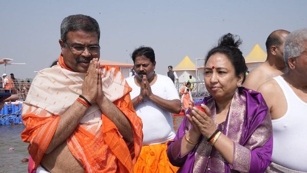 ମହାକୁମ୍ଭ ତ୍ରିବେଣୀ ସଙ୍ଗମରେ ବୁଡ଼ ପକାଇଲେ କେନ୍ଦ୍ରମନ୍ତ୍ରୀ ଧର୍ମେନ୍ଦ୍ର ପ୍ରଧାନ