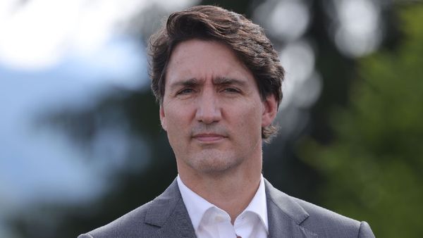 Tariff War:ଆମେରିକା ଉପରେ ୨୫ ପ୍ରତିଶତ ଆମଦାନୀ ଶୁଳ୍କ ଲାଗୁ କରିବାକୁ ଟ୍ରୁଡୋଙ୍କ ନିର୍ଦ୍ଦେଶ