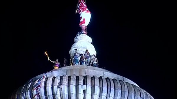 ମହାପ୍ରଭୁ ଲିଙ୍ଗରାଜଙ୍କ ମନ୍ଦିରରେ ଉଠିଲା ମହାଦୀପ: ଦର୍ଶନ କଲେ ଲକ୍ଷ ଲକ୍ଷ ଶ୍ରଦ୍ଧାଳୁ