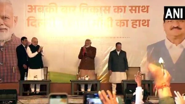 ବିଜେପି କାର୍ଯ୍ୟାଳୟରେ ବିଜୟ ଉତ୍ସବ, ସାମିଲ ହେଲେ ପ୍ରଧାନମନ୍ତ୍ରୀଙ୍କ ସହିତ ବହୁ ବରିଷ୍ଠ ନେତା