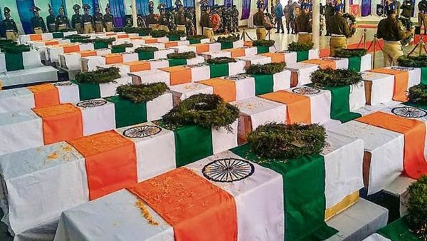 Black Day Of India: ଦେଶ ହରାଇଥିଲା ୪୦ ବୀରପୁତ୍ର, ସହିଦ ବୀର ଯବାନଙ୍କୁ ମନେପକାଉଛି ସାରା ଦେଶ