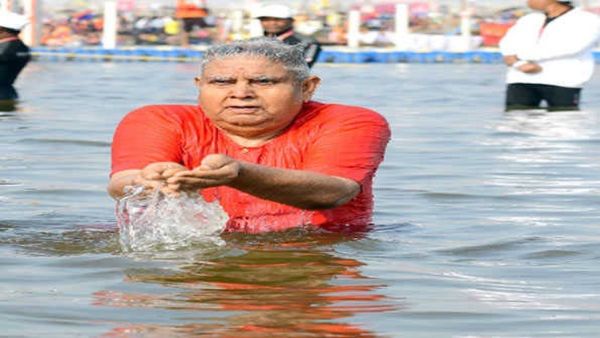 Maha Kumbh: ତ୍ରୀବେଣୀ ସଂଗମରେ ବୁଡ଼ ପକାଇଲେ ଉପରାଷ୍ଟ୍ରପତି