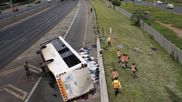 ଭାରସାମ୍ୟ ହରାଇ ଓଲଟିଲା ବସ୍, ୧୨ ମୃତ