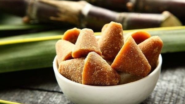 ପାଟିକୁ ମିଠା, ଦେହ ପାଇଁ ହିତ, ଗୁଡ଼ ଖାଇବା ଦ୍ୱାରା ମିଳିଥାଏ ଏହି ସବୁ ଫାଇଦା