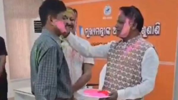 ହୋଲି ଖେଳିଲେ ମୁଖ୍ୟମନ୍ତ୍ରୀ ମୋହନ ମାଝୀ