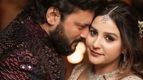 ସରିଲା ନିର୍ବନ୍ଧ: ରୋମାଣ୍ଟିକ ଅନ୍ଦାଜରେ ନଜର ଆସିଲେ ଅନୁଭବ, ଜାଗୃତି