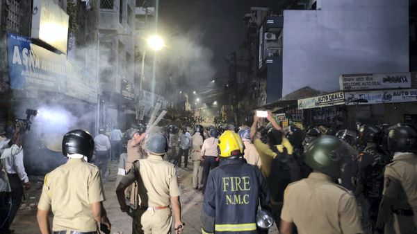 ନାଗପୁରରେ କର୍ଫ୍ୟୁ: ପୋଲିସ ଉପରେ ଆକ୍ରମଣ, ୪୦ ଅଟକ