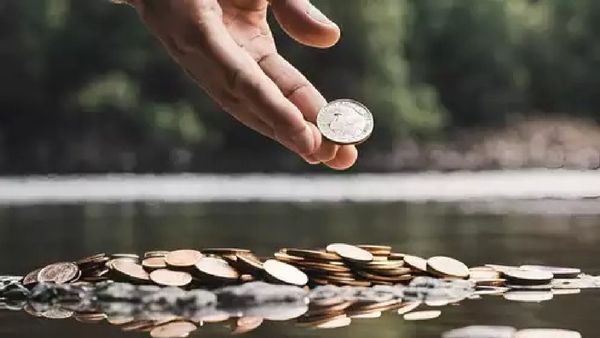 ହିନ୍ଦୁ ମାନେ ନଦୀରେ କ’ଣ ପାଇଁ ଟଙ୍କା ପକାନ୍ତି ?