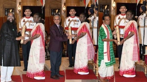 ଚାରି ଓଡ଼ିଆଙ୍କ ସମେତ ୭୧ ବ୍ୟକ୍ତି ବିଶେଷଙ୍କୁ ପଦ୍ମ ପୁରସ୍କାରରେ ସମ୍ମାନିତ କଲେ ରାଷ୍ଟ୍ରପତି