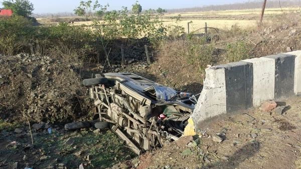 ଖାଇକୁ ଖସିଲା କାର: ୬ ଜୀବନ ଗଲା