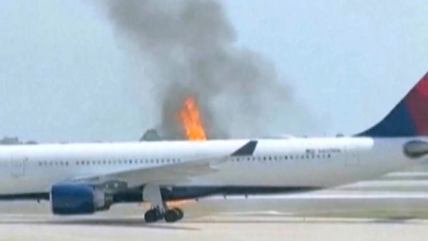 ବିମାନରେ ଲାଗିଲା ନିଆଁ, ଅଳ୍ପକେ ବର୍ତ୍ତିଲେ ୨୮୨ ଯାତ୍ରୀ