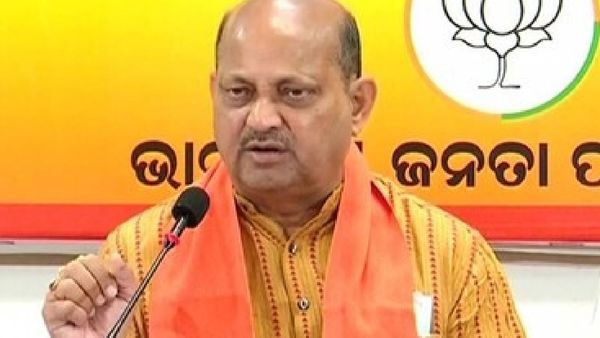 ଗାନ୍ଧି ପରିବାରକୁ ମନମୋହନଙ୍କ ଟାର୍ଗେଟ, କହିଲେ ଦେଶକୁ ଲୁଟିବାରେ.....