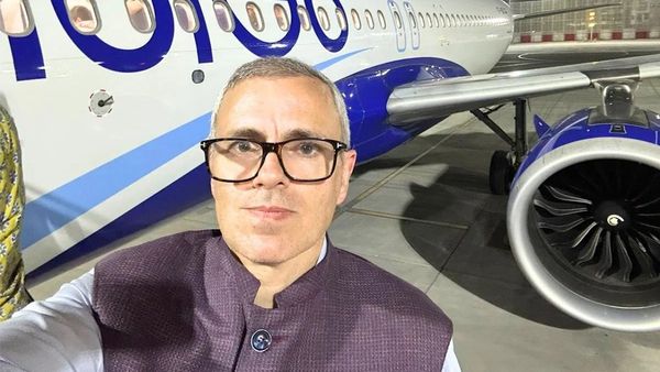 ଇଣ୍ଡିଗୋ ଫ୍ଲାଇଟ୍‌ରେ ରାତି ତମାମ ଫସିଲେ ସିଏମ୍ ଉମର ଅବଦୁଲ୍ଲା, ବିମାନବନ୍ଦରର ପରିଚାଳନାକୁ ନେଇ କଲେ କଡ଼ା ନିନ୍ଦା