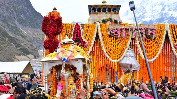 ଭକ୍ତଙ୍କ ପାଇଁ ଖୋଲିଲା ବାବା କେଦାରନାଥ ମନ୍ଦିର ଦ୍ଵାର, ମନ୍ତ୍ରଧ୍ଵନୀରେ କମ୍ପିଲା ପରିବେଶ