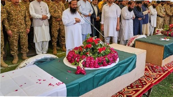 ଆତଙ୍କବାଦୀଙ୍କୁ ଶ୍ରଦ୍ଧାଞ୍ଜଳୀ ଦେଲା ପାକ୍ ସେନା