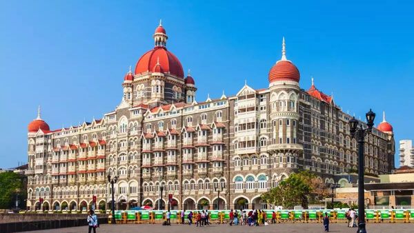 ମୁମ୍ବାଇ ଏୟାରପୋର୍ଟ ଏବଂ ତାଜ୍ ହୋଟେଲକୁ ବୋମାରେ ଉଡ଼ାଇଦେବାକୁ ଧମକ