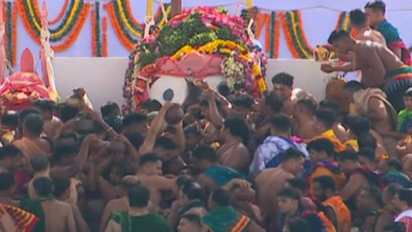 ମହାସ୍ନାନ କଲେ ଚତୁର୍ଦ୍ଧାମୂର୍ତ୍ତି; ୧୦୮ ଗରା ସୁବାସିତ ଜଳରେ ସ୍ନାନ କରାଇଲେ ଗରାବଡ଼ୁ ସେବାୟତ