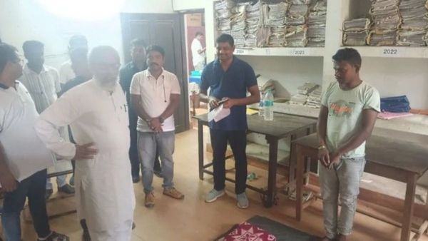 ଭୋଗରାଇ IICଙ୍କୁ ସସପେଣ୍ଡ କଲେ ଡିଜିପି; ଅଭିଯୁକ୍ତଙ୍କୁ ହାତ ଗୋଡ଼ରେ ହ୍ୟାଣ୍ଡକପ ପକାଇ ନିର୍ଯାତନା, ମୁକୁଳାଇ ଥିଲେ ପ୍ରତାପ