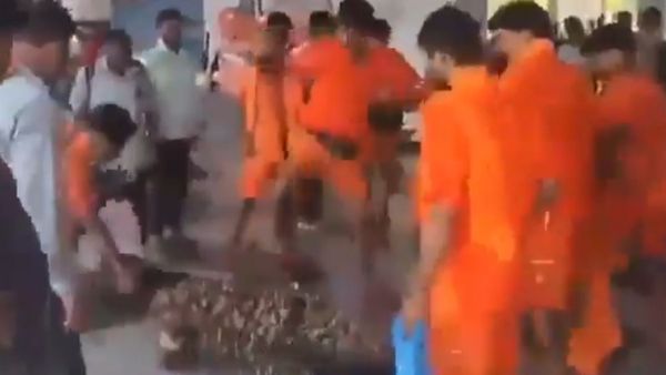 ଯବାନଙ୍କୁ ପିଟିଲେ କାଓ୍ବଡ଼ିଆ