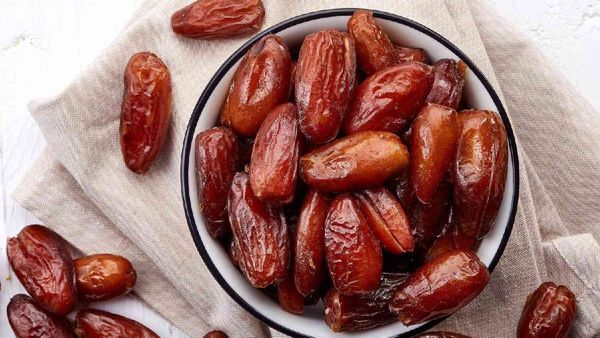 ପ୍ରତ୍ୟେକ ଦିନ ଏହି ଉପାୟରେ ଖାଆନ୍ତୁ ଖଜୁରୀ, ମିଳିବ ଅନେକ ଫାଇଦା......