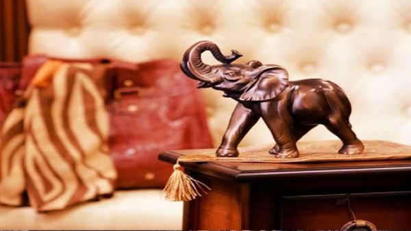 ବାସ୍ତୁ ଅନୁସାରେ ଘରେ ରଖନ୍ତୁ ଏଭଳି ହାତୀ ମୂର୍ତ୍ତି