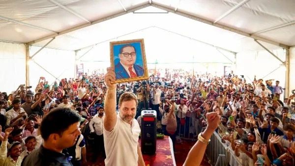 ଆମ୍ବେଦକରଙ୍କ ସହିତ କଂଗ୍ରେସର ଅତୀତ, ଦଳର ସମ୍ବିଧାନ ବଞ୍ଚାଅ' ନାରା ଉପରେ ପଡ଼ିଛି ଭାରି