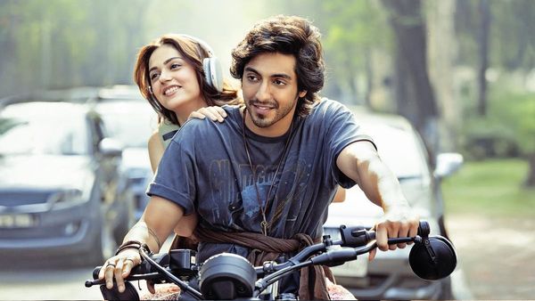 ଦର୍ଶକଙ୍କୁ ପସନ୍ଦ ଆସୁଛି ‘ସୈୟାରା’,ମୋହିତ ସୁରୀଙ୍କ ଏହି ଫିଲ୍ମି ହେଲା ସୁପରହିଟ୍‌