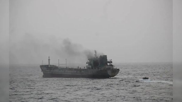 ବ୍ରିଟିସ ଜାହାଜ ଉପରେ ଆକ୍ରମଣ