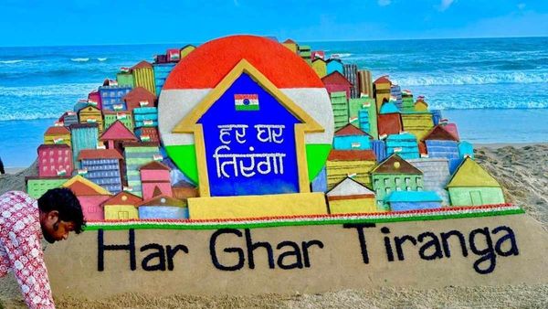 ବାଲୁକା କଳା ମାଧ୍ୟମରେ ଘରେ ଘରେ ତ୍ରିରଙ୍ଗା ଅଭିଯାନର ବାର୍ତ୍ତା ଦେଲେ ଶିଳ୍ପୀ ସୁଦର୍ଶନ ପଟ୍ଟନାୟକ