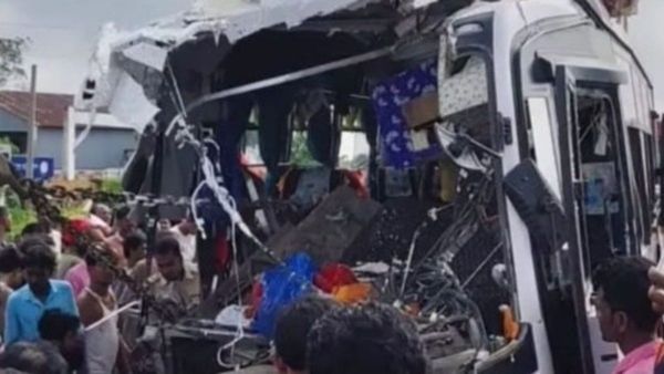 ପଶ୍ଚିମବଙ୍ଗ ବଡ଼ ସଡ଼କ ଦୁର୍ଘଟଣା: ୧୦ ଜଣଙ୍କର ମୃତ୍ୟୁ , ୩୫ ଯାତ୍ରୀ ଆହତ