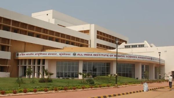 ଏମ୍ସରେ ଆଖିବୁଜିଲେ ନର୍ସିଂ ଛାତ୍ରୀ