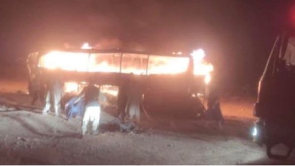 ରାସ୍ତା ଉପରେ ଜଳିଗଲା ଯାତ୍ରୀବାହୀ ବସ୍; ୭୧ ଯାତ୍ରୀ ମୃତ