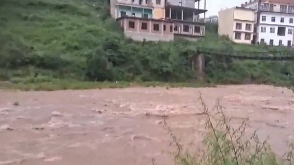 ଜମ୍ମୁ କଶ୍ମୀରରେ ତାଣ୍ଡବ ରଚୁଛି ପ୍ରବଳ ବର୍ଷା, ୩ ଜଣଙ୍କ ମୃତ