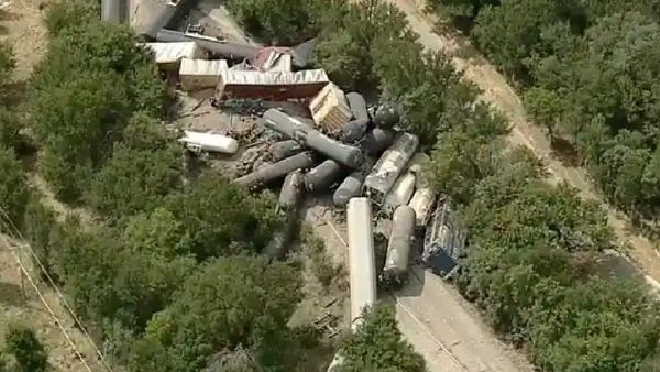 ଭୟଙ୍କର ରେଳ ଦୁର୍ଘଟଣା, ଲାଇନଚ୍ୟୁତ ହେଲା ୩୫ ବଗି